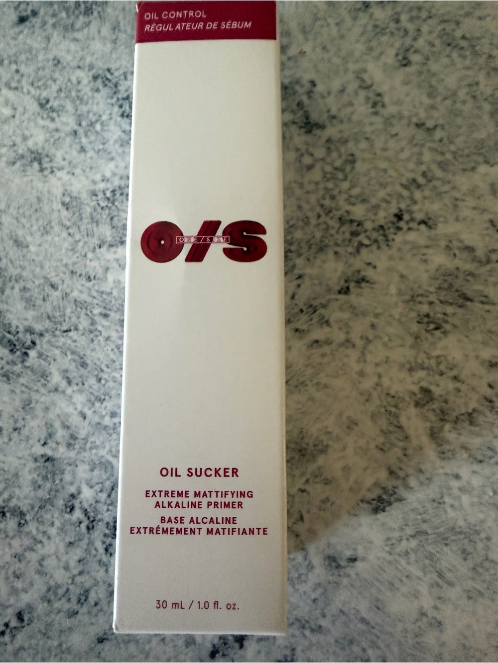 ONE/SIZE Oil Sucker Extreme Mattifying Primer – White with Red Accents